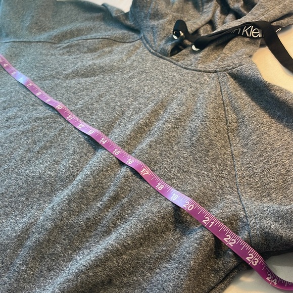 Calvin Klein, gray hoodie… XL… textured cord pull strings… Raglin style…CUTE! - Picture 5 of 8